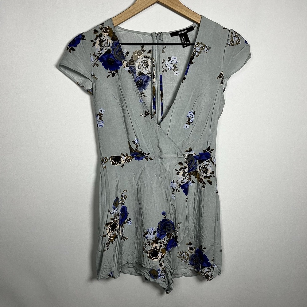 Forever 21 Romper Women Size Small Blue Floral Wrap Front Short Sleeve Zip‎ Back